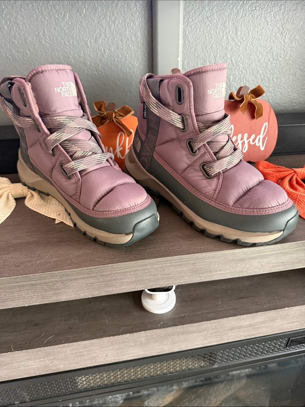 The North Face LACE UP LUXE WATERPROOF MAUVE and Gray Insulated Boots. NEW!